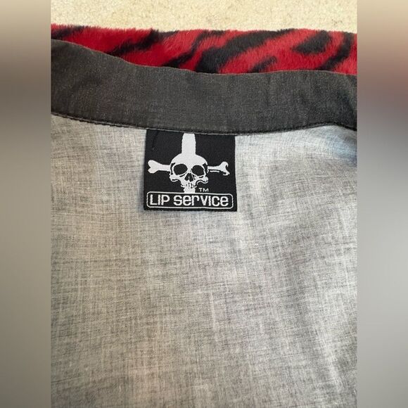 Vintage Y2K Lip Service Black & Red Sleeveless Button Down Shirt with Patch SZ S - Picture 8 of 9